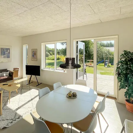 Vakantiehuis 3 Bedroom Amazing In Vaeggerlose Bøtø By