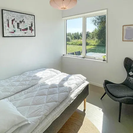 3 Bedroom Amazing In Vaeggerlose Vakantiehuis *